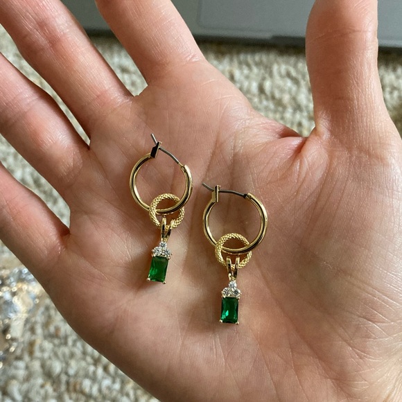 New Vanessa Mooney THE FORBIDDEN EARRINGS EMERALD - Picture 3 of 7